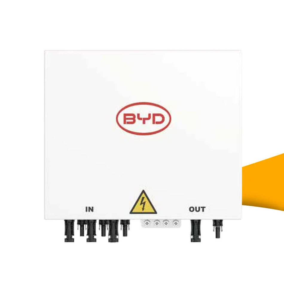 Witte BYD Combiner Box Plus CBH-70A voor HVS, HVM, HVB & HVE met een rood BYD-logo en zwarte kabelaansluitingen aan de onderzijde.