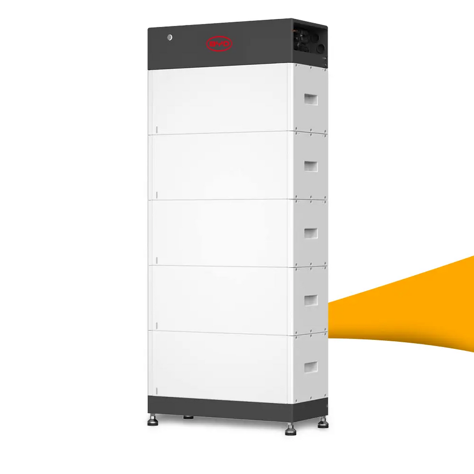 BYD HVS+ 12.8 thuisbatterij voor PV kopen bij solago.nl, energieopslag voor zonnepanelen op witte achtergrond met oranje podium productfoto