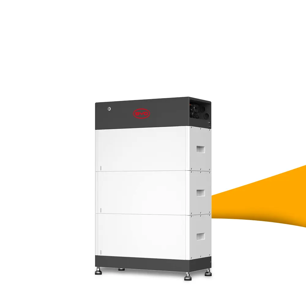 BYD HVS 7.7+ thuisbatterij voor PV kopen bij solago.nl, energieopslag op witte achtergrond met oranje podium productfoto