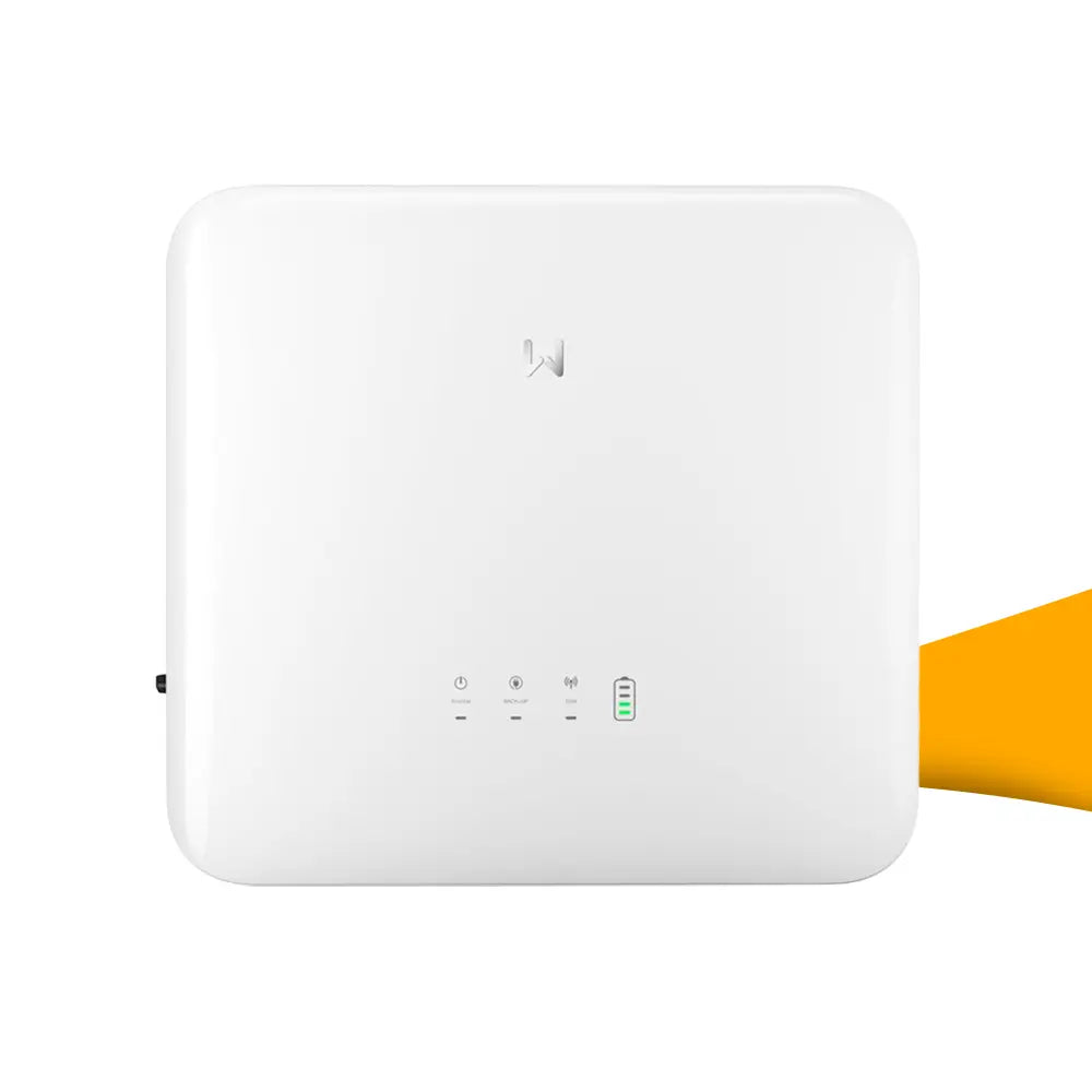 GoodWe ET G2 serie hybride omvormers kopen bij solago.nl, op witte achtergrond met oranje podium productfoto