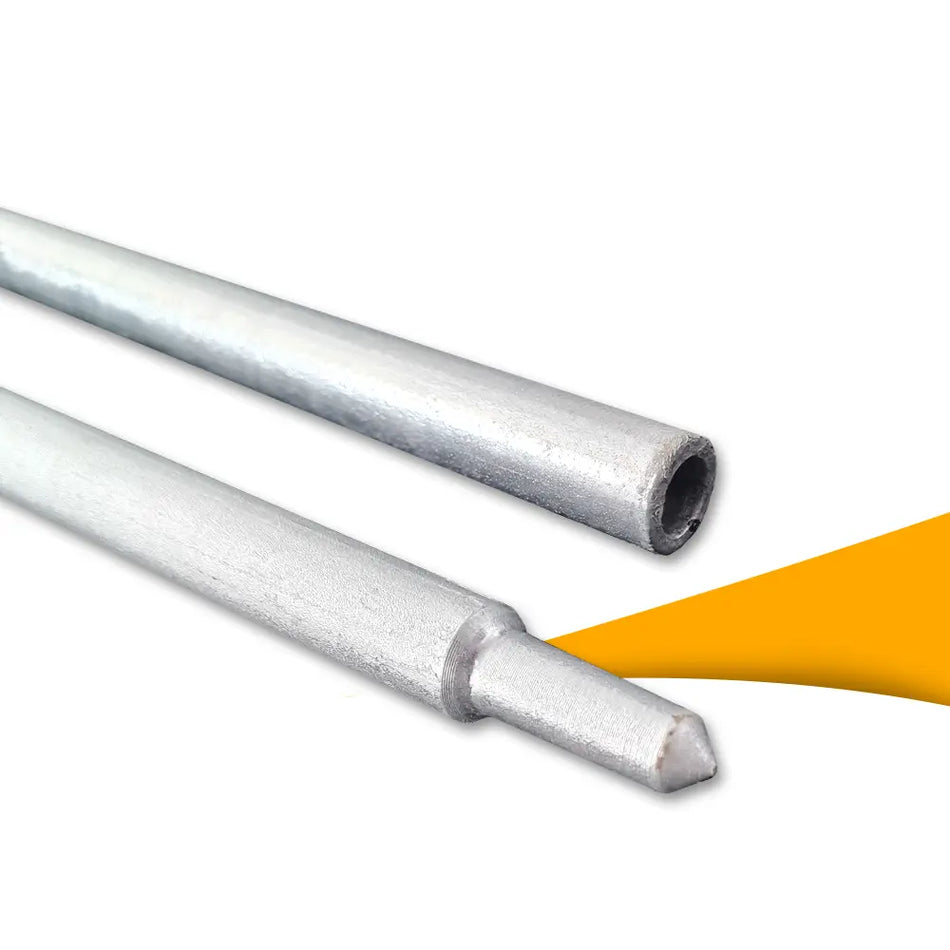 Aardpen 1500 mm om in te slaan, verticale aardelektrode voor aarding van PV-installaties, aardpen bestellen bij solago.nl, op witte achtergrond met oranje podium