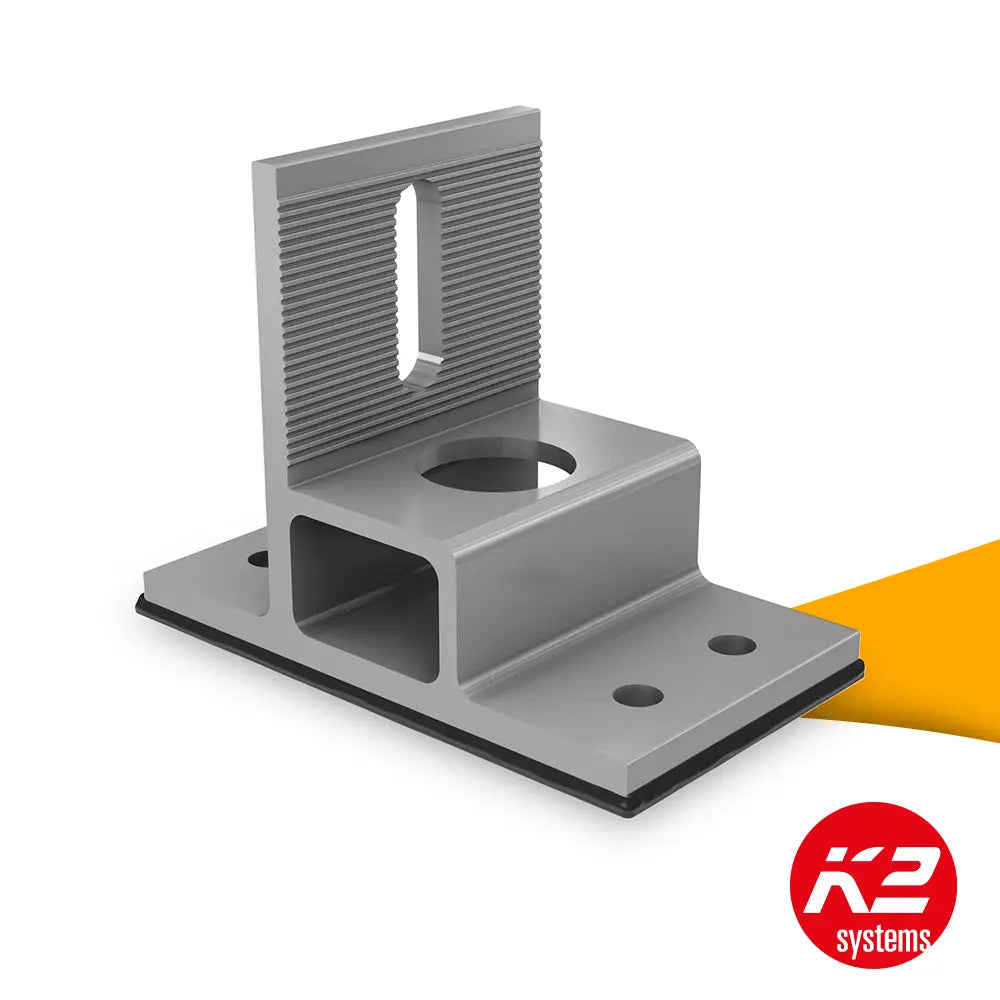 Bitumen dakbevestiging K2 SingleRail SpliceFoot 2003393 kopen bij solago.nl PV montage op witte achtergrond met oranje podium
