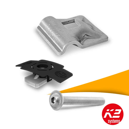 Onderdelen van de K2 bliksembeveiligingsklem 8 mm set (2004922) bestaande uit een metalen klemstuk, een zwarte montageclip en een inbusbout, met het rode K2 Systems logo in de rechterbenedenhoek.