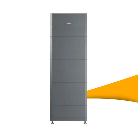 Donkergrijze KOSTAL HELIVOR HV batterij-opslag (25,6 kWh) met een torenachtige, modulaire opbouw op voetjes.