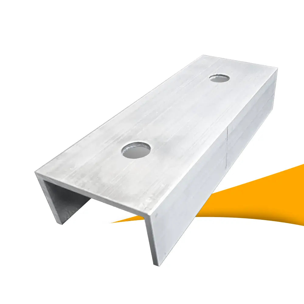 Schienenverbinder U-profiel kopen bij solago.nl, railconnector voor montagesysteem op witte achtergrond met oranje podium productfoto