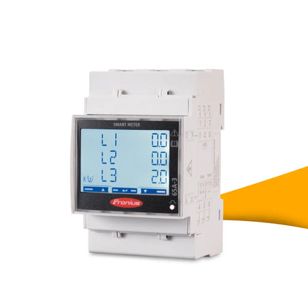 Fronius TS65A-3 slimme energiemeter kopen bij solago.nl – product op witte achtergrond met oranje podium