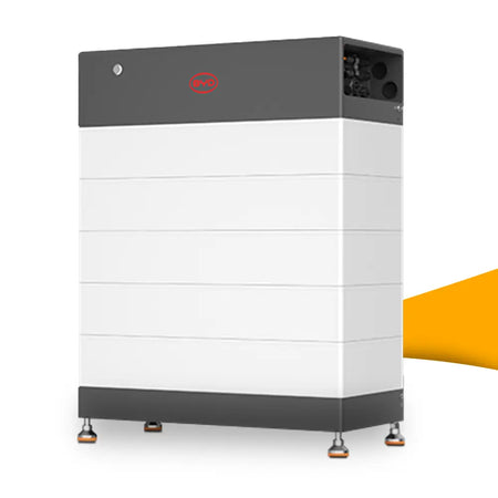 BYD Battery-Box HVB 14,8 kWh thuisbatterij kopen bij solago.nl, energieopslag productfoto op witte achtergrond met oranje podium