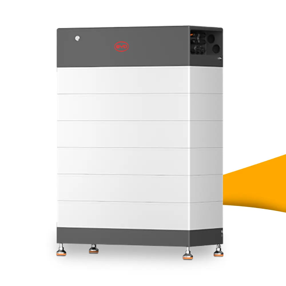 BYD Battery-Box HVB 17,8 kWh thuisbatterij kopen bij solago.nl, energieopslag productfoto op witte achtergrond met oranje podium