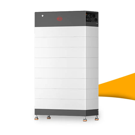 BYD Battery-Box HVB 23,7 kWh thuisbatterij kopen bij solago.nl, energieopslag op witte achtergrond met oranje podium productfoto