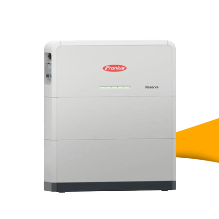 Fronius Reserva 6.3 thuisbatterij 6,31 kWh voor zonnepanelen, modulaire energieopslag voor meer zelfverbruik, kopen bij solago.nl, op witte achtergrond met oranje podium