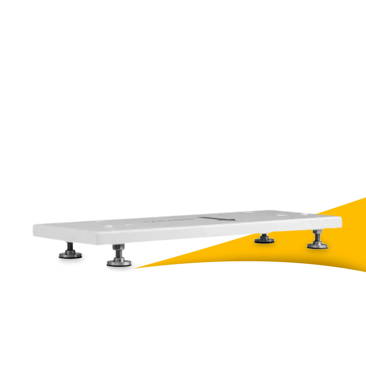 SolarEdge Floor Stand Kit Home batterij kopen bij solago.nl, vloerstandaard op witte achtergrond met oranje podium