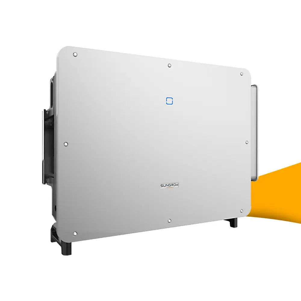 Sungrow SG125CX-P2 V113 stringomvormer 125 kW voor zonnepanelen, krachtige omvormer met meerdere MPPT’s voor commerciële PV-installaties, stringomvormer kopen bij solago.nl, op witte achtergrond met oranje podium