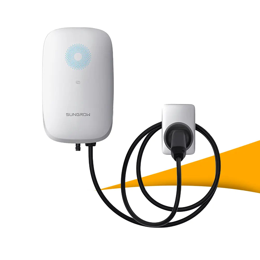 Sungrow wallbox 22 kW AC022E-01, krachtige AC-laadpaal voor thuisladen met slimme laadsturing en energiebeheer, wallbox kopen bij solago.nl, op witte achtergrond met oranje podium
