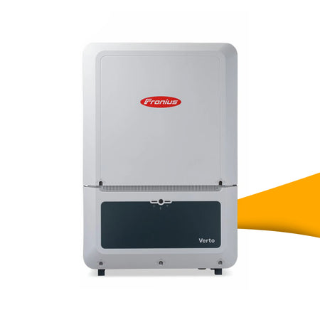 Fronius Verto Plus 15.0 omvormer voor zonnepanelen, krachtige PV-omvormer met hoog rendement voor zakelijke installaties, omvormer kopen bij solago.nl, op witte achtergrond met oranje podium