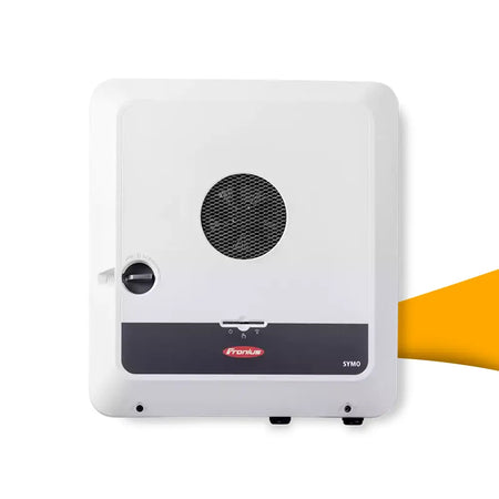 Fronius SYMO-GEN24 Plus serie hybride omvormer voor zonnepanelen, geschikt voor energieopslag en slim energiebeheer met hoger zelfverbruik, kopen bij solago.nl, op witte achtergrond met oranje podium